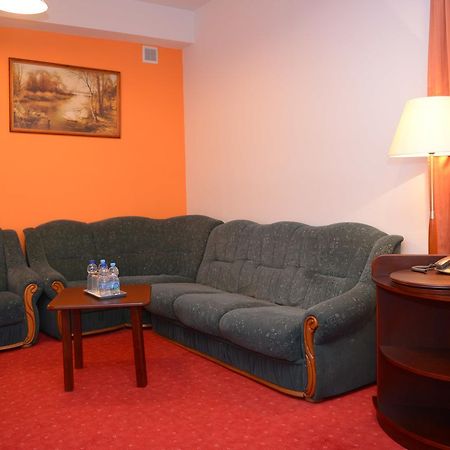Hotel Pod Debami Тересполь Экстерьер фото