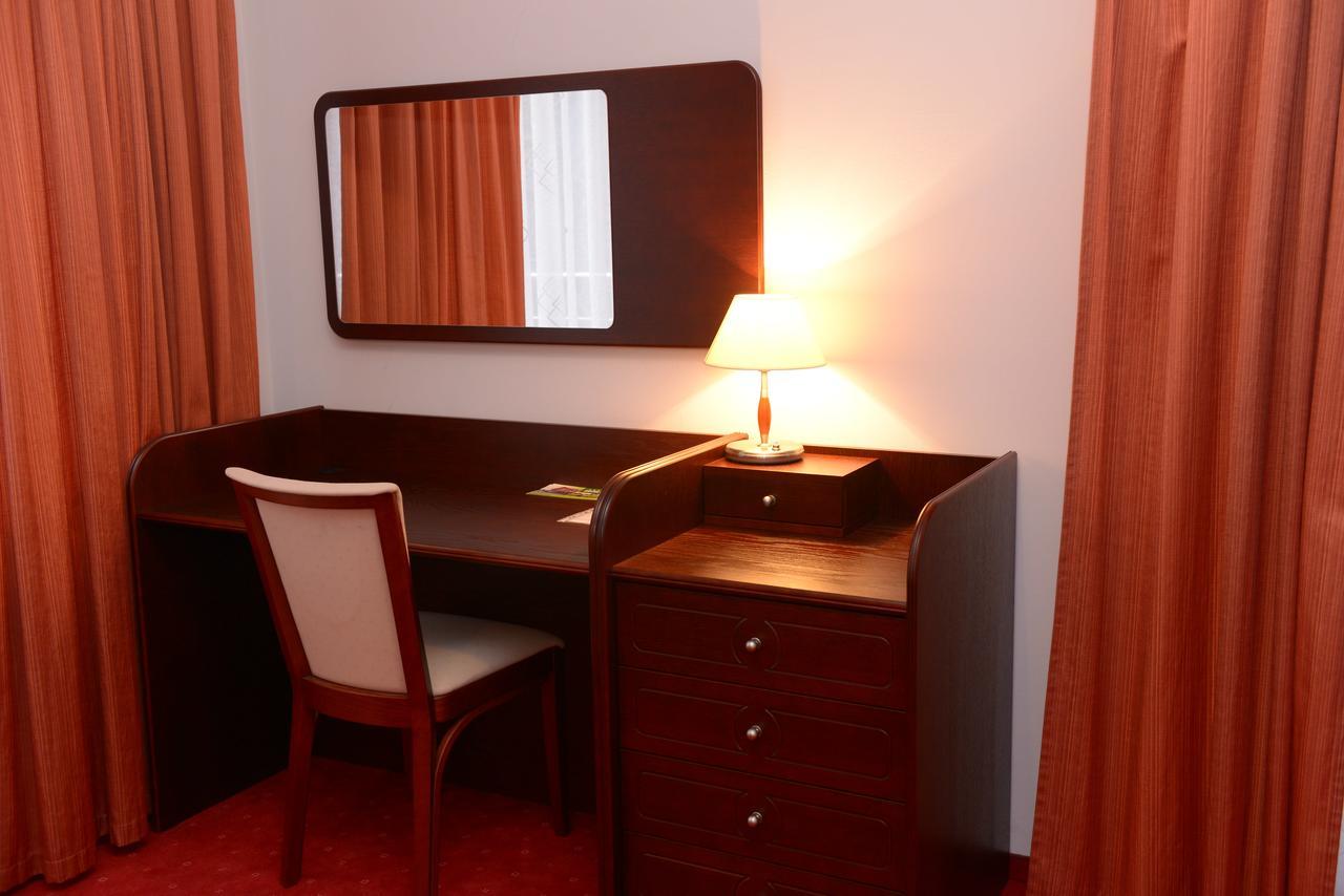 Hotel Pod Debami Тересполь Экстерьер фото
