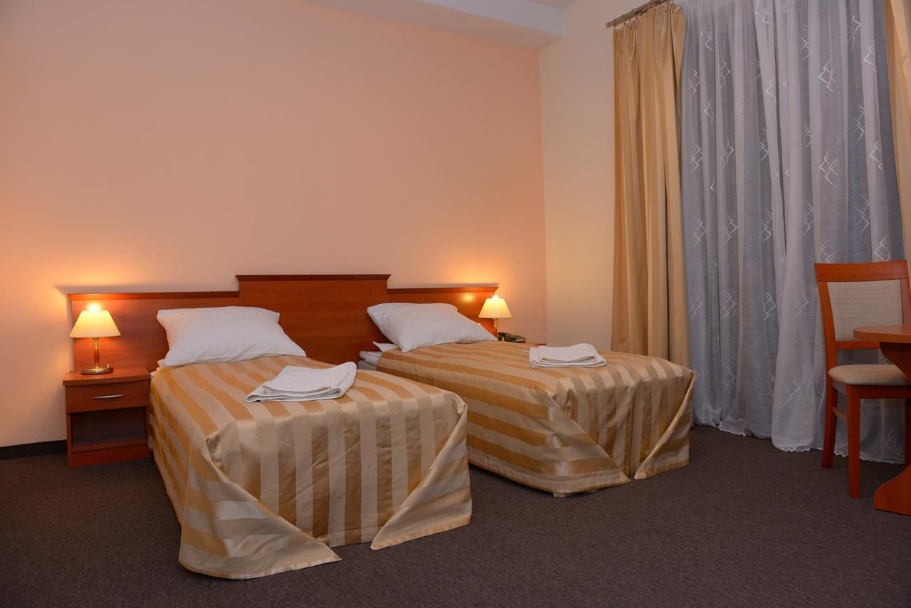 Hotel Pod Debami Тересполь Экстерьер фото